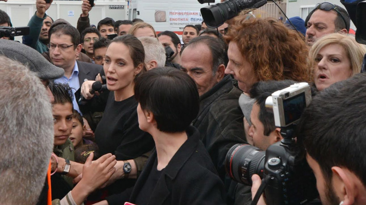 Independent - Telegraph: Φρενίτιδα στην Ελλάδα για την Τζολί - Την εκνεύρισαν οι δημοσιογράφοι